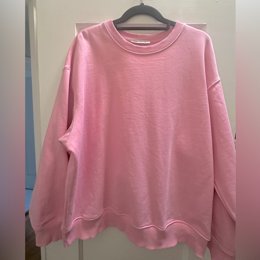 ZARA pink oversized sweatshirt 🩷
Size: Smalll